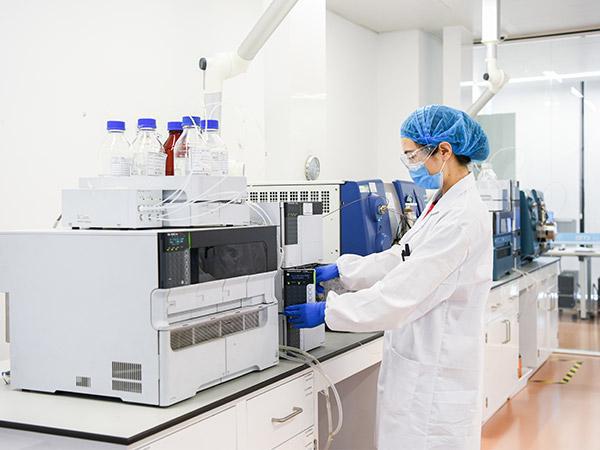 股價跳水難擋新藥研發熱潮，黑馬藥企脫穎而出引領生物研發新格局