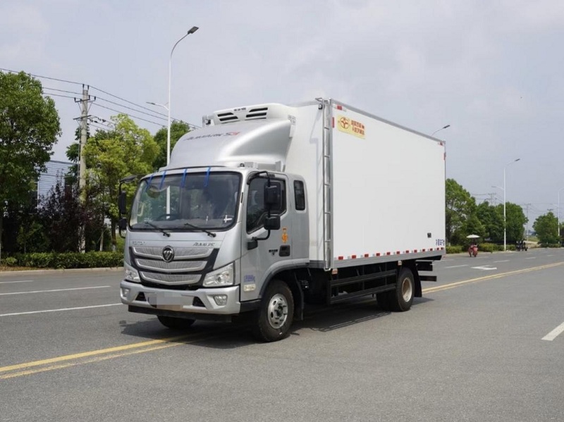 春節(jié)不停運(yùn)，卡車人用堅(jiān)守成就幸?！鞘信渌瓦\(yùn)輸服務(wù)的溫暖守護(hù)